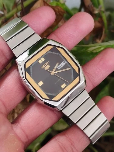 STUNNING Vintage Seiko 5 Automatic Black Octagon Case Japan Mens Watch 6309-5590