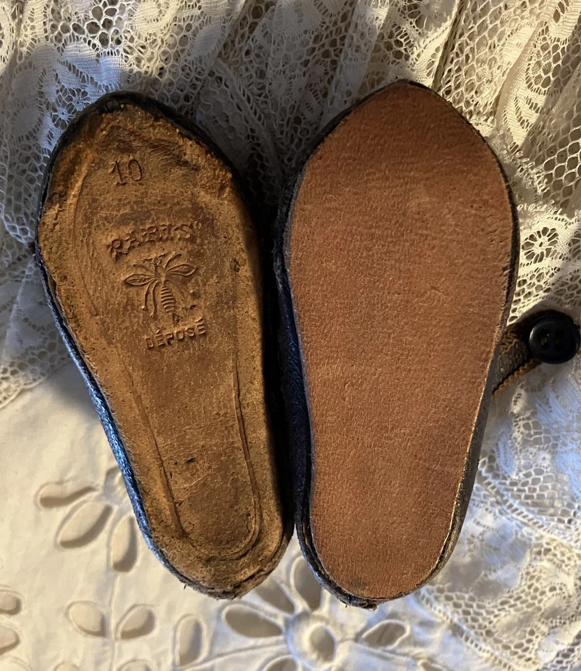 CHAUSSURE POUPÉE ANCIENNE JUMEAU à L' ABEILLE  Une semelle n'est pas d'origine - Photo 3/4