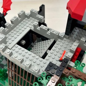 LEGO 6082 Castle Fire Breathing Fortress Magic Dragon