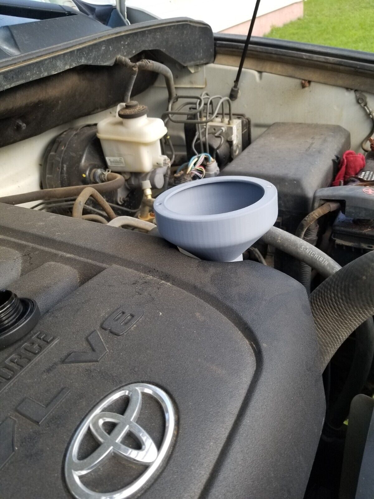 No Spill Threaded Oil Funnel for Toyota Lexus Scion - Vented Flow & Magnetic! 