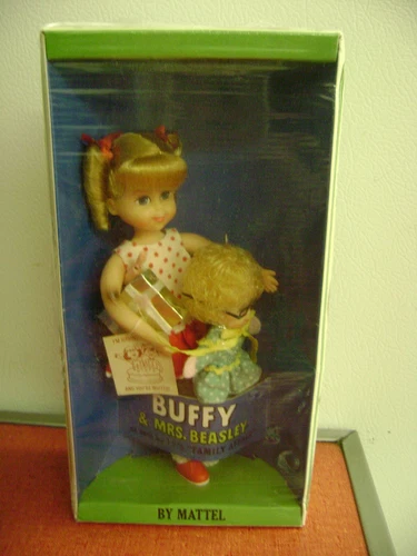 Vintage Neu 1967 Buffy mit Mrs. Beasley Puppe (Family Affair Show)