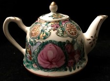 VINTAGE ONE CUP ROSE MEDALLION TEAPOT