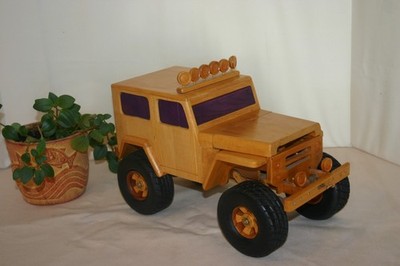 Toyota FJ 40 Wooden Model Toy by M Moretti 2009 B-243