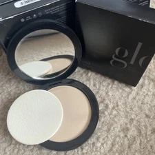 New in Box GLO SKIN BEAUTY PRESSED BASE POWDER GOLDEN LIGHT - FULL SIZE!