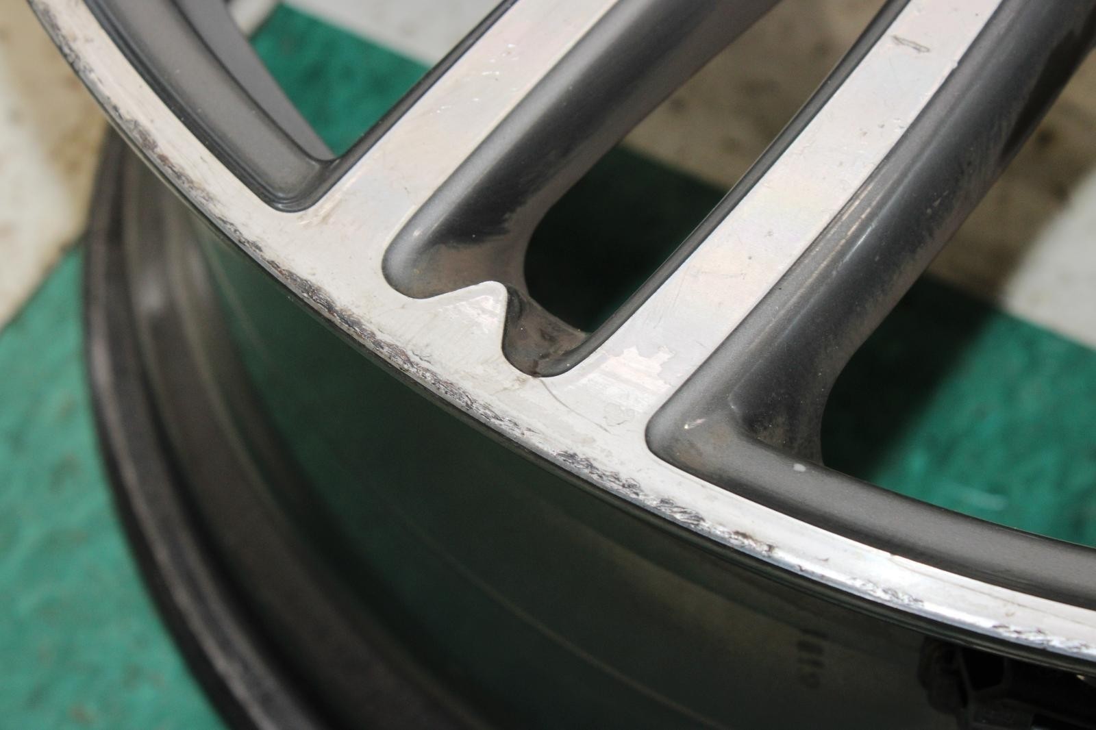 ⚠️SCUFFS⚠️ 14-19 Ghibli Silver Alloy Front Wheel 8.5x20 14 Fourteen Spokes Rim