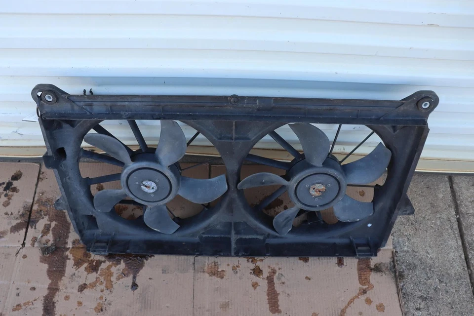 2007-2013 CHEVY SILVERADO 1500 RADIATOR COOLING FAN MOTOR SHROUD 500WATT OEM - Image 2 of 4