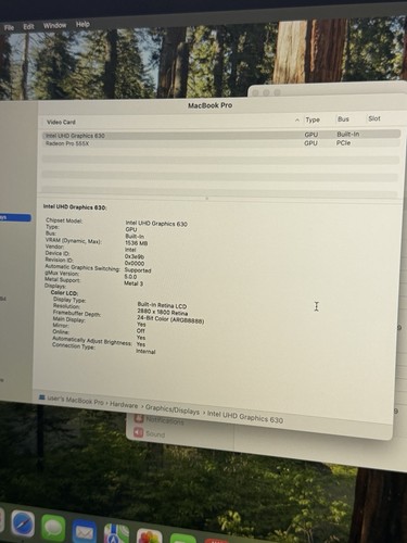 Apple MacBook Pro 15 inch 2019 i7 2.6GHz 16GB RAM 256GB SSD Radeon 555X Silver - Picture 15 of 16