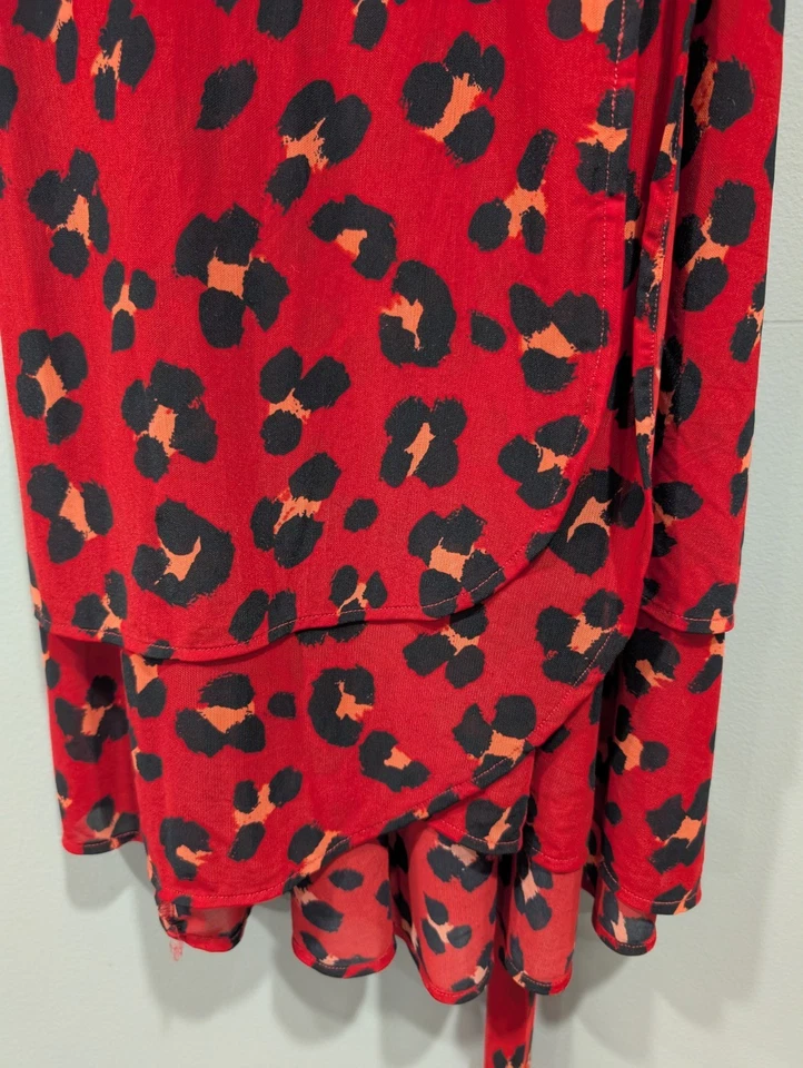 Vestido envolvente Cabi Siren para mujer talla M rojo negro estampado de leopardo en capas negocios Foto 4 de 4