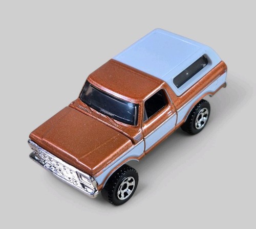 1978 FORD BRONCO Diorama Collectible DieCast Model Truck 1:64 Gold LOOSE - Picture 3 of 9