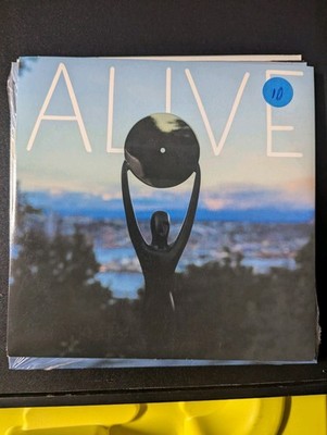 Pearl Jam 7'' Vinyl Alive / Around and Around 2017 Xmas Single TenClub Release