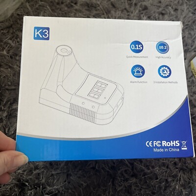 K3 PRO hochpräzises, berührungsloses digitales Infrarot-Thermometer an der Wand montiert