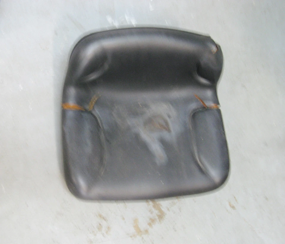 Máquinas de patio MTD tractor 638L 13A1762F09 parte de asiento 957-04037, 957-04014A Foto 2 de 4