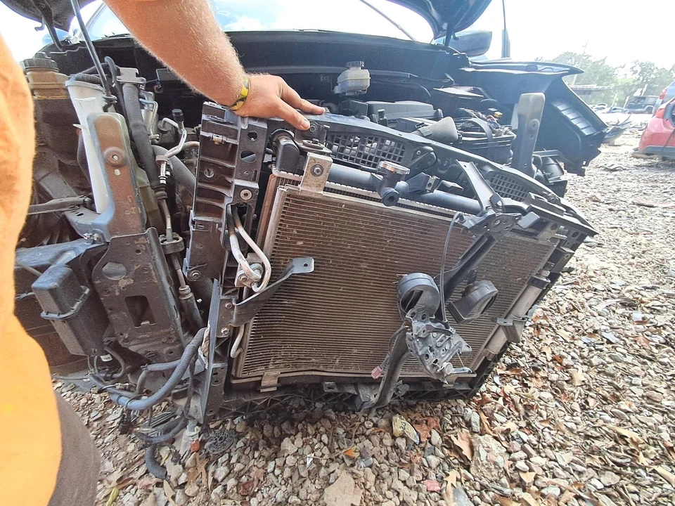 Used Left Quarter Glass fits: 2016 Nissan Pathfinder privacy tint Left Grade A Foto 3 de 4