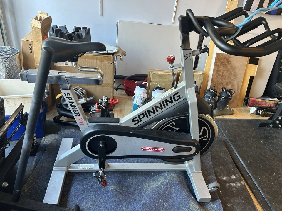 Bicicleta de spinning estacionaria Star Trac Spinner Pro Foto 2 de 4