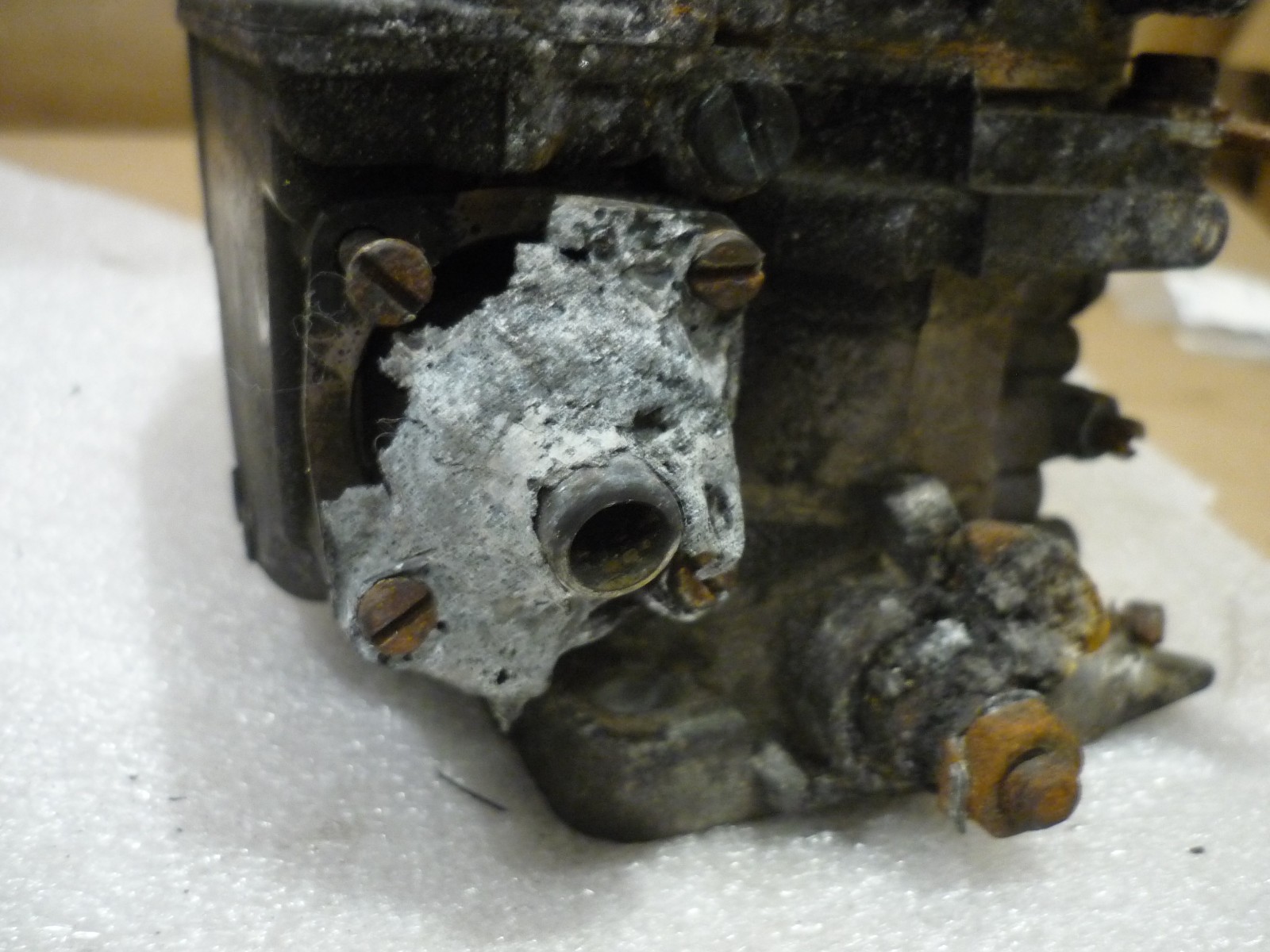 Ferrari 308 - LH Rear Carburetor Weber 40 DCNF 74 (Damage)- P/N 111729