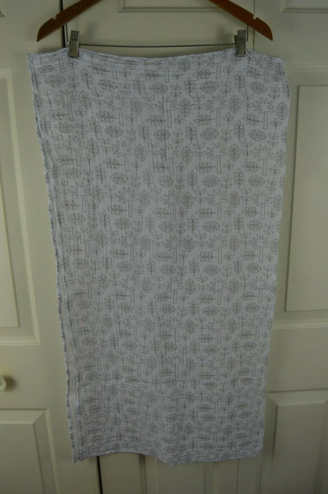 Manta Bananafish hoja de palmera bebé gris blanco hojas de muselina Foto 3 de 4