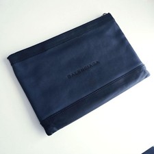 Pochette Balenciaga in pelle blu navy rara colore pochette con cerniera uomo documento