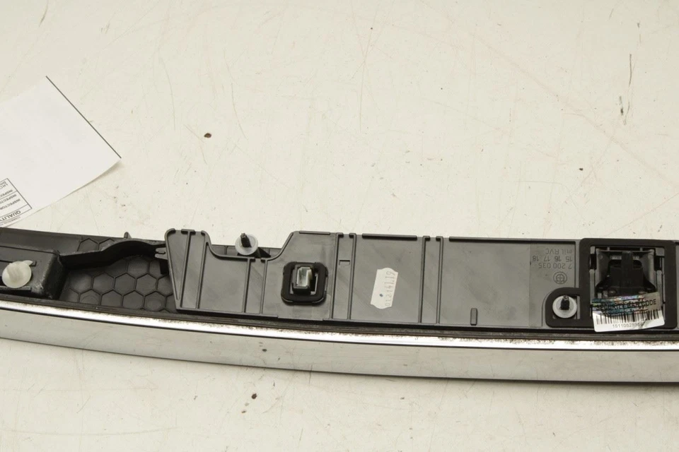 BMW 750Li 2010-2015 tapa trasera maletero tirador manija con luz de matrícula y cámara Foto 4 de 4