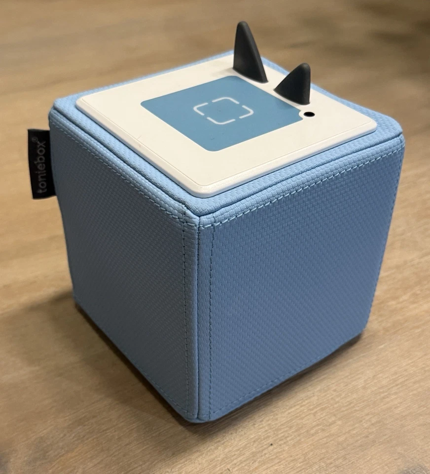 Tonies -  Toniebox Audio Player Bundle with Charger + 12 Toy Figurines - Clean - Image 3 of 4