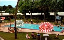 Swimming Pool, Sun 'N Sand, DAYTONA BEACH, Florida Chrome Advertising Postcard