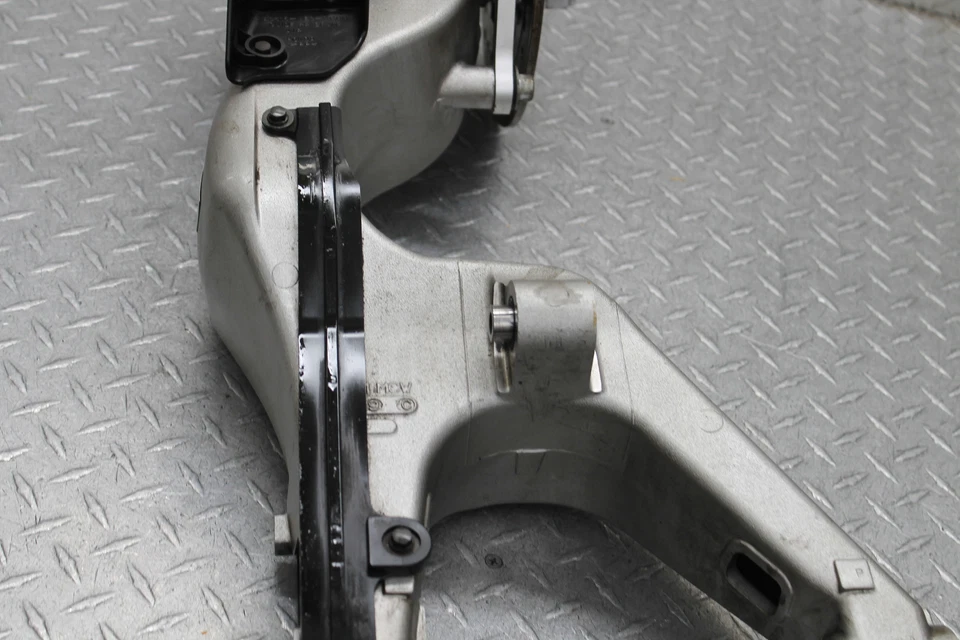 2007 HONDA INTERCEPTOR 800 VFR800 REAR SWINGARM BACK SUSPENSION SWING ARM - Image 3 of 4