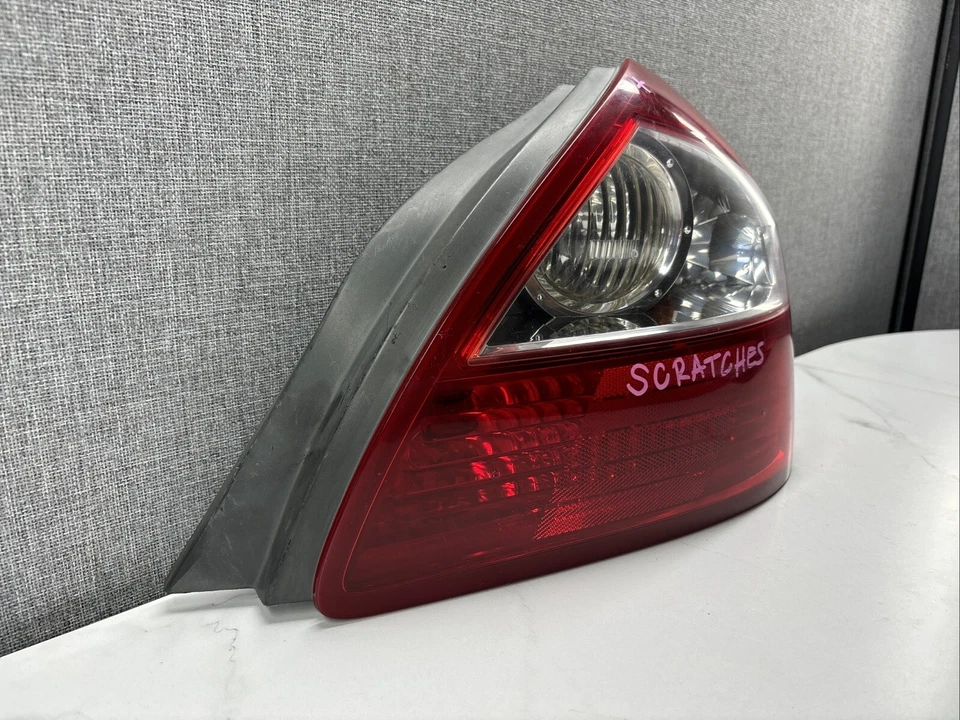 Luz trasera derecha Infiniti Q45 2002-2004 OEM Foto 2 de 4