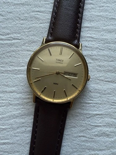 Vintage 1990s Timex Marlin Daydate 32mm Quartz Watch