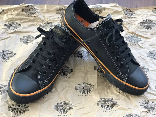 zia mid top sneaker