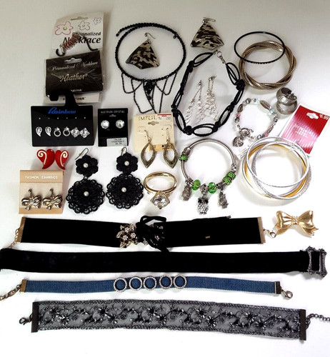 Vintage Women’s Jewelry Lot 31 Pieces Necklace Bracelet More AS PICTURED