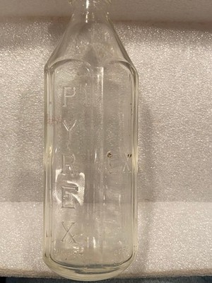 Vintage Pyrex Glass 8 Oz Baby Bottle *Pre-Owned/No Top* t2