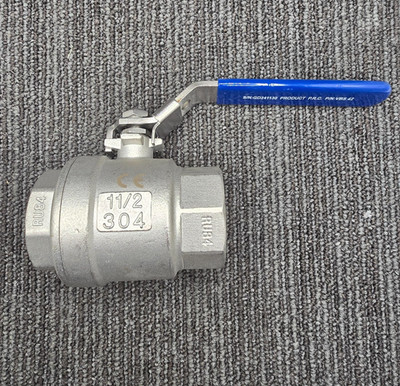 DuraChoice VBS42: 1-1/2'' Ball Valve Full Port 1,000 WOG Blue Locking Handle NPT