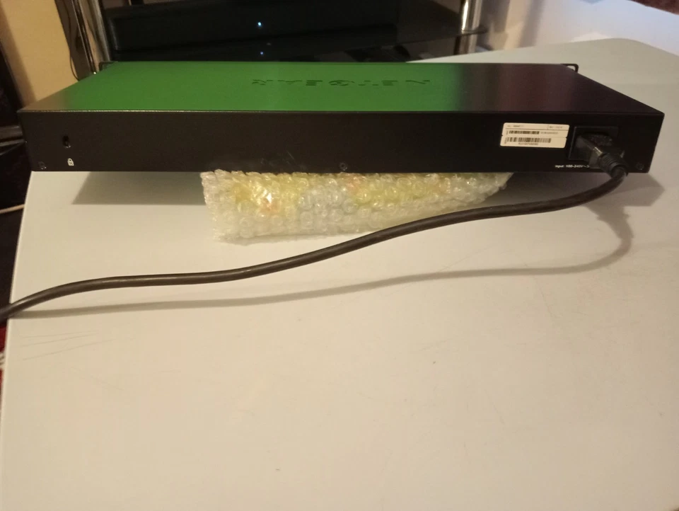 Netgear S350 GS348T - Image 4 of 4