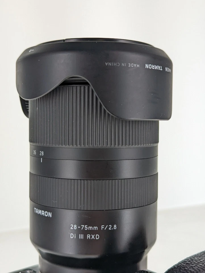 Lente Tamron 28-75 mm F/2,8 Di III RXD para Sony Foto 2 de 3