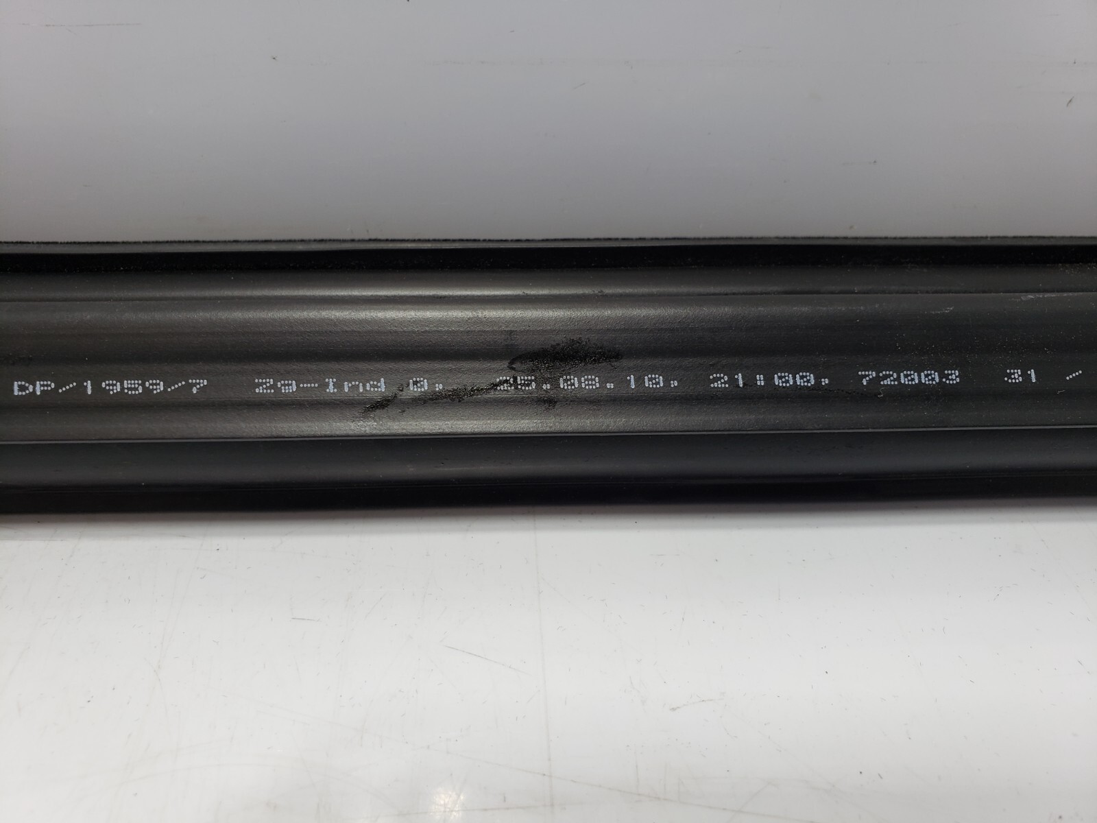 ✅ 10-14 OEM Rolls Royce Ghost RR4 Rear Left Driver Door Window Weatherstrip Seal