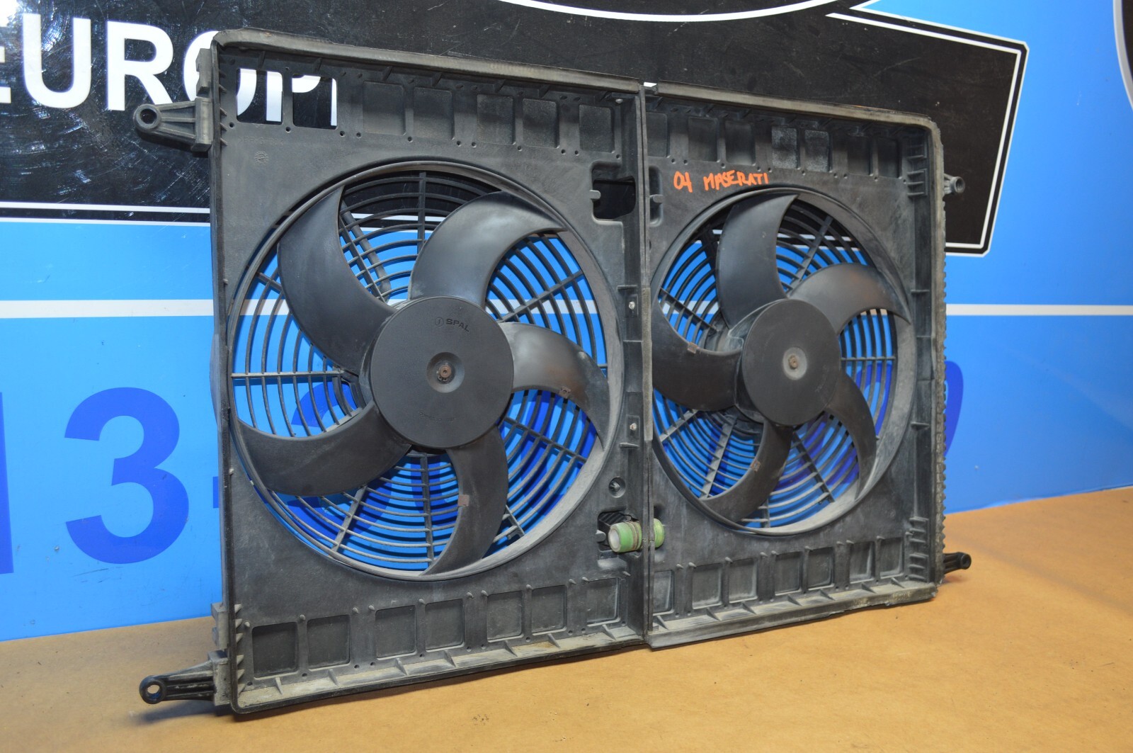 2004 M138 MASERATI M128 GT DUAL RADIATOR COOLING FAN FANS & SHROUD ASSEMBLY