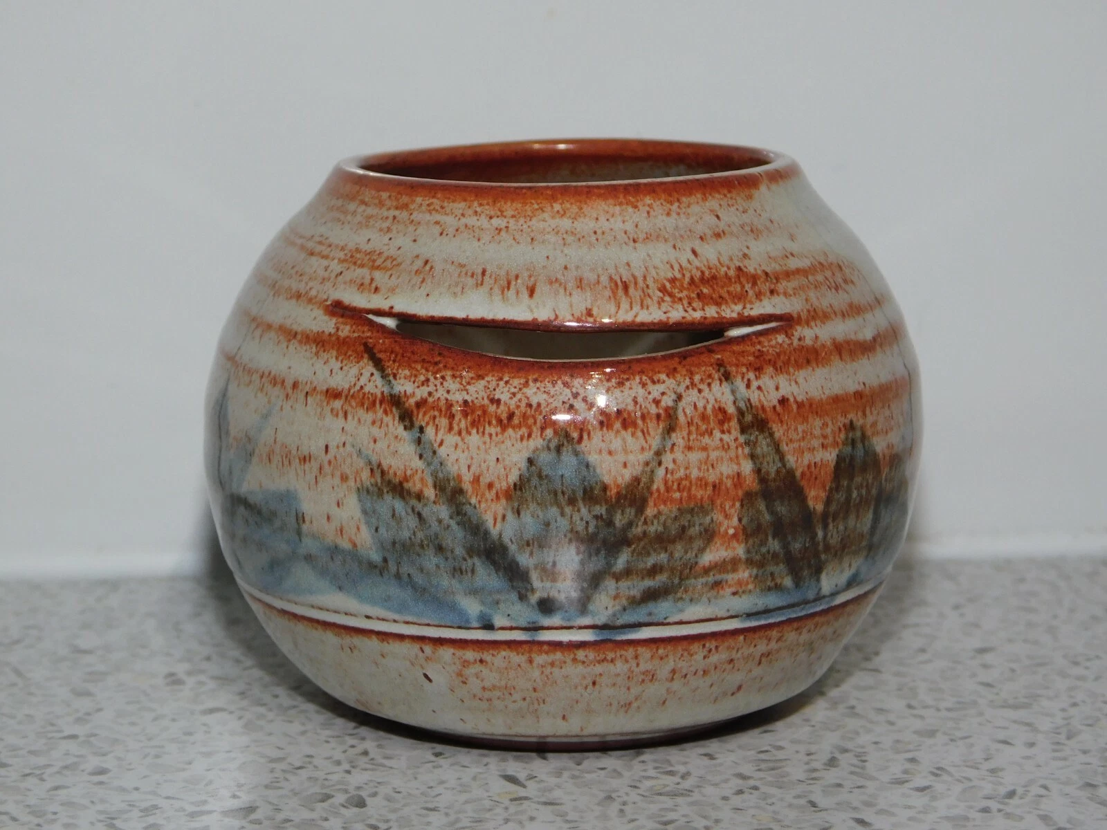 BB STUDIO POTTERY EGG WHITE SEPARATOR POT NEW FOREST