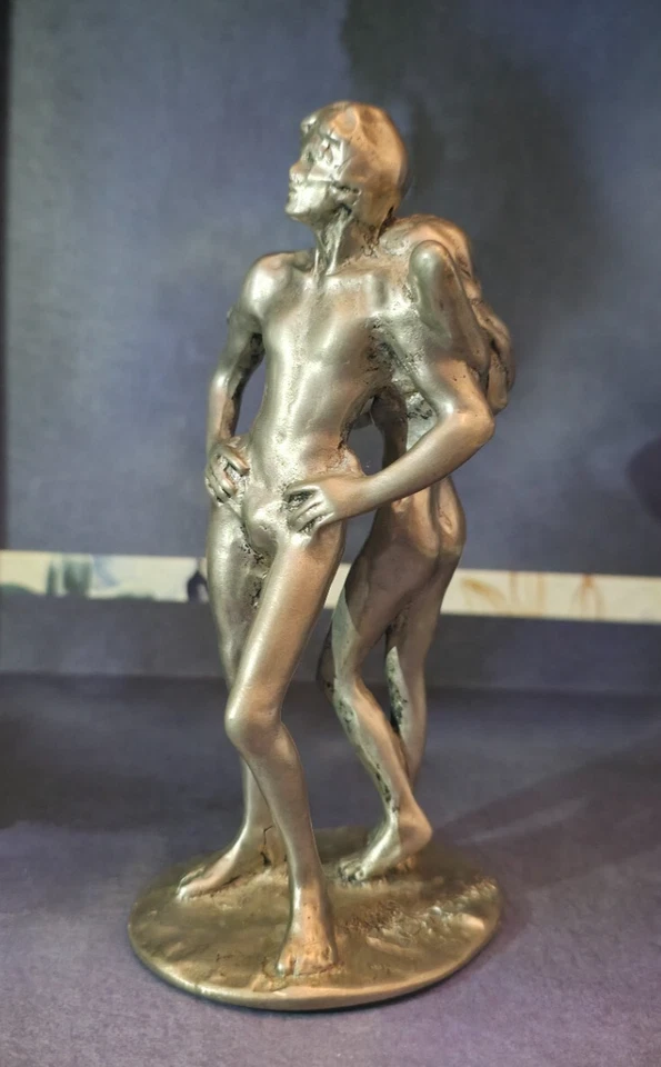 Figura BZ Boobis Pareja de Peltre en Abrazo - Firmada y Marcada - 5 1/2" x 2 1/2" Foto 3 de 4