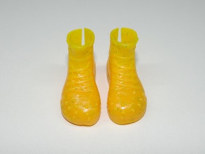 Monster High Freaky Fusion Neighthan Rot Yellow Shoes
