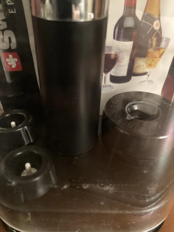 Swissmar Epivac Wine Saver Pump with 2 Extra Vacuum Bottle Stoppers Black W/case - Image 3 of 4