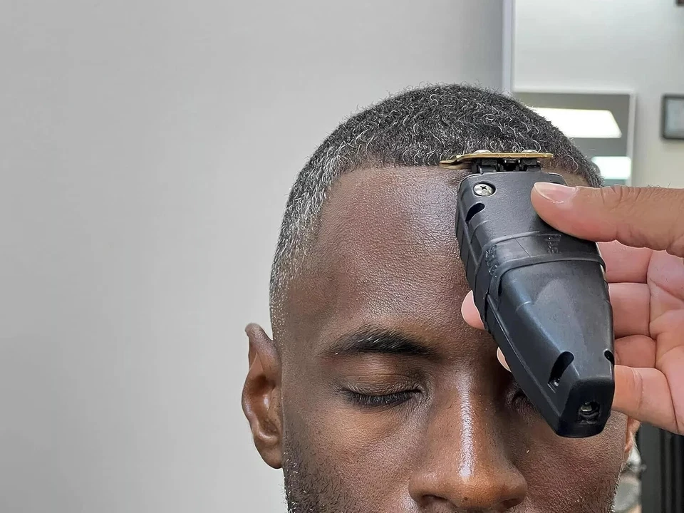 Andis 74150 GTX-EXO Professional Cord/Cordless Lithium-ion Electric Beard & Hair - Image 3 of 3