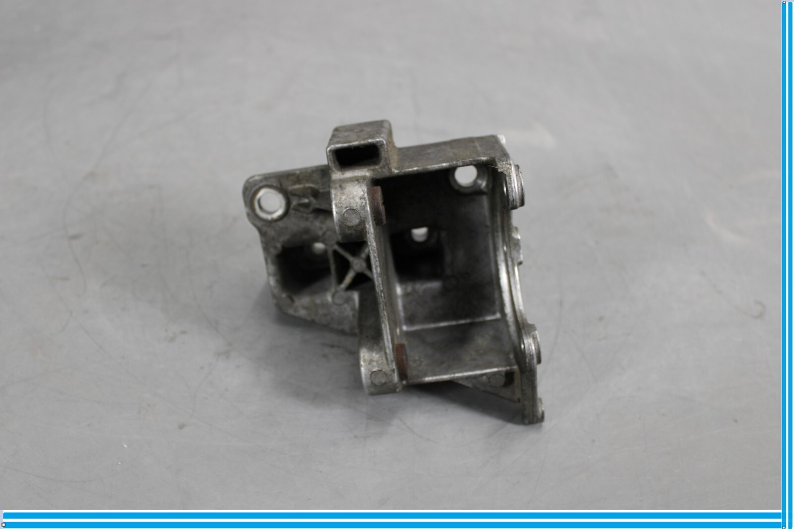 Bentley Continental 2004-2018 Power steering pump bracket