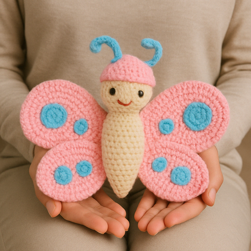 Handgefertigtes rosa Schmetterling Häkelspielzeug - weicher Plüsch für Babys Kinder & Kleinkinder - Bild 3 von 8