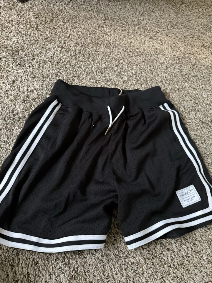 Pantalones cortos de baloncesto Mitchell & Ness para hombre Foto 3 de 3