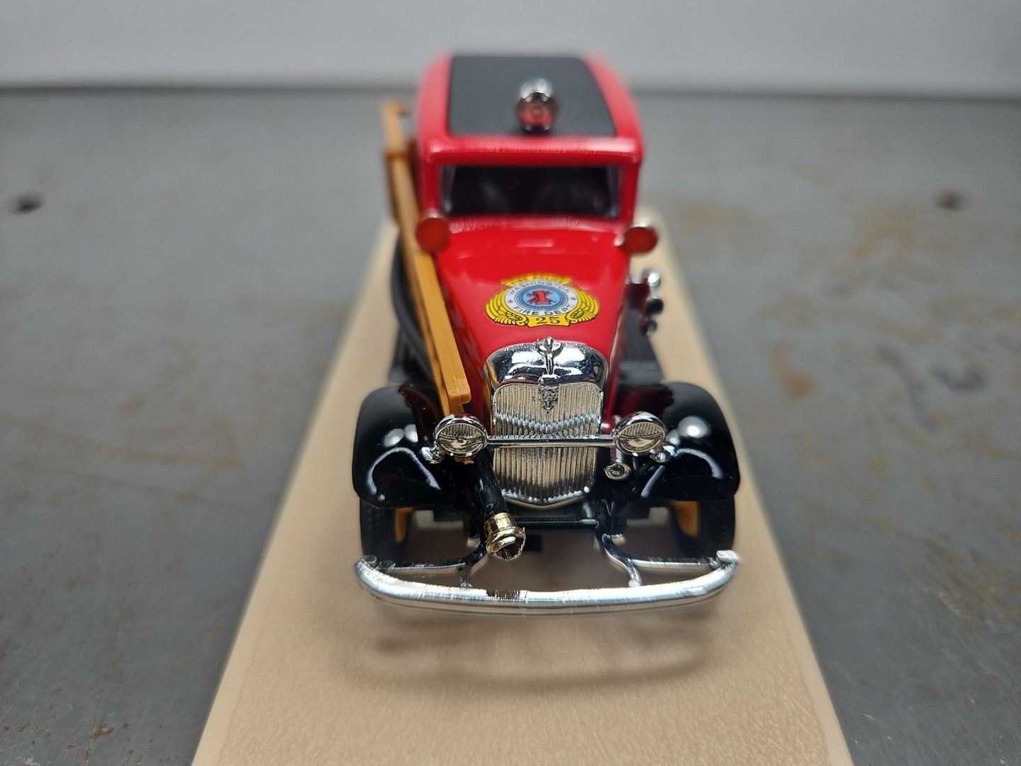1932 Ford V8 "Tudor" Washington Firefighters 1/43 Eligor 1213