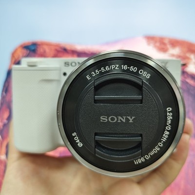 Sony Alpha ZV-E10 APS-C Mirrorless Flip-out Vlog Camera with 16-50mm Len White