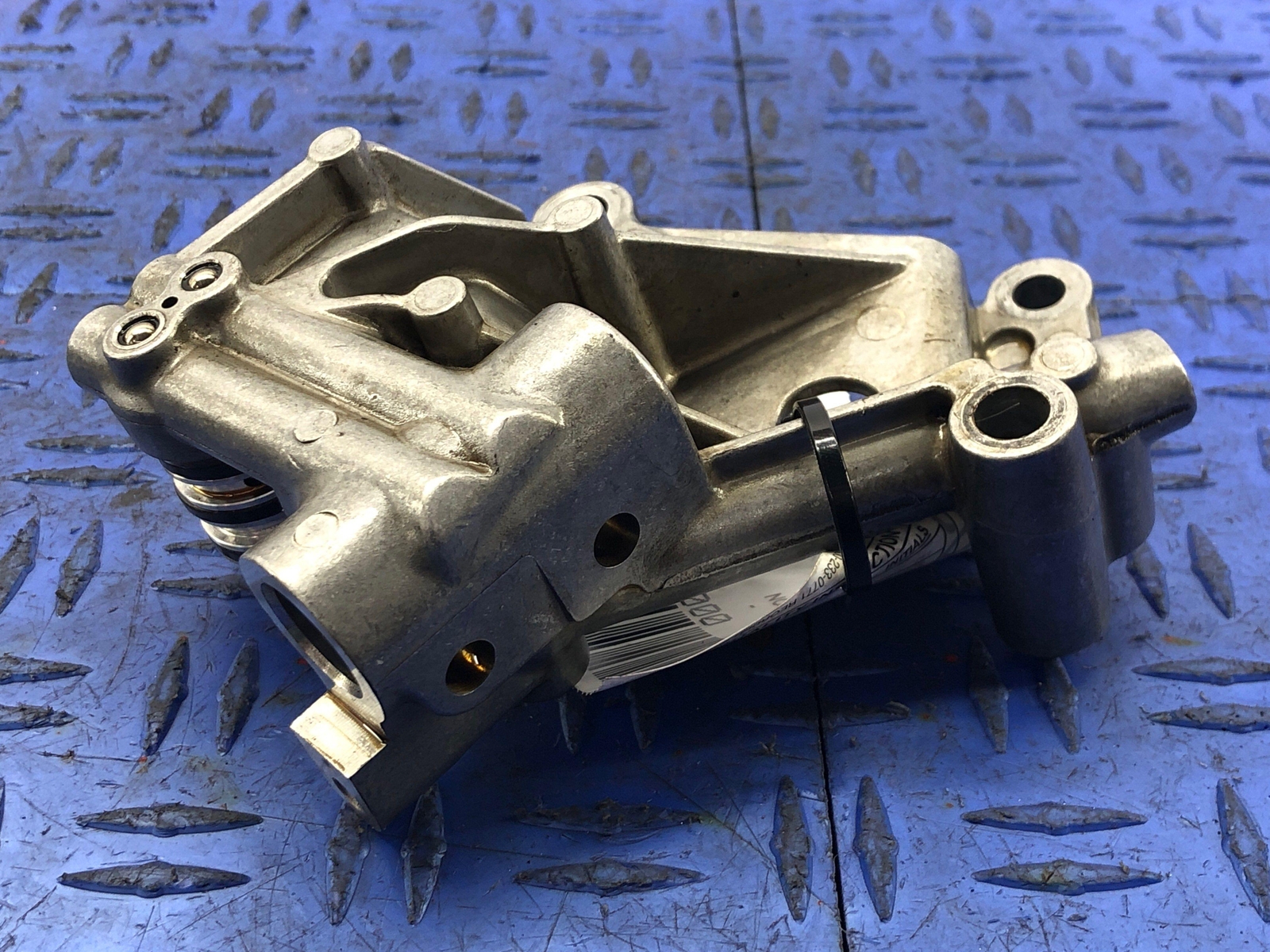 2006-2018 ASTON MARTIN VANTAGE V8 ENGINE RGHT VARIABLE TIMING BRACKET 6G33-6C260