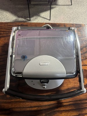 a De'Longhi CGH800 Retro Contact Grill and Panini Press