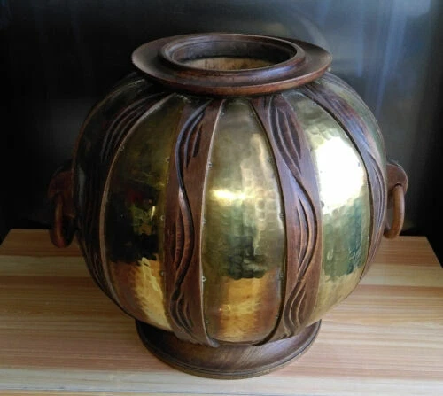 Vase de décoration Art déco en bois