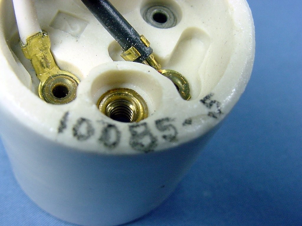 First Aid Blankets Ceramic Base Holder With Cable Lead - 5 Pack Replacement  G9 Light Bulb Socket, image size:1024x768