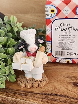 Mary's Moo Moos ''Bull-ieve In Wholesome Life'' Baker Cow Figurine 929913 Rare NIB